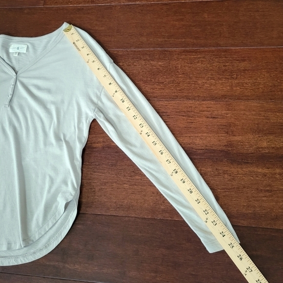 Lou & Grey Softserve Slub Relaxed Fit Henley Top Women's Size XS Warm Gray Color - Picture 9 of 9